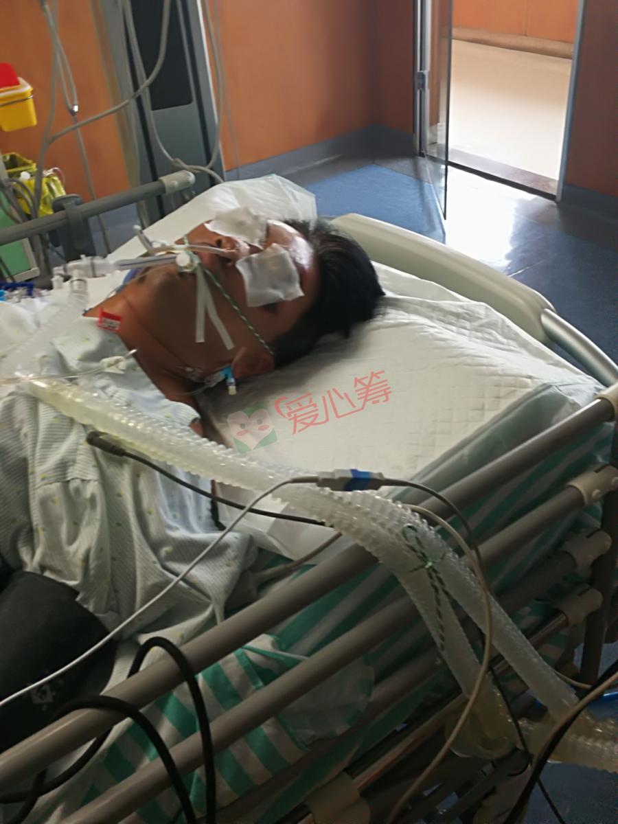爱心店主遭车祸,多日重度昏迷,至今未醒.